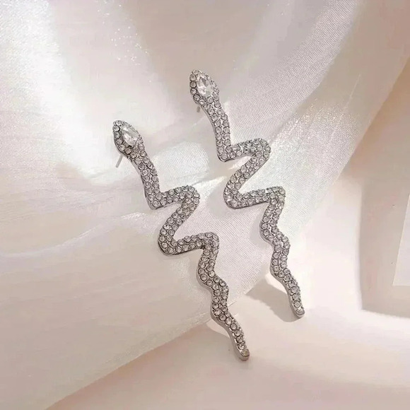 Long Snake Stud Earrings (Color: silvery) - Picture 3 of 5